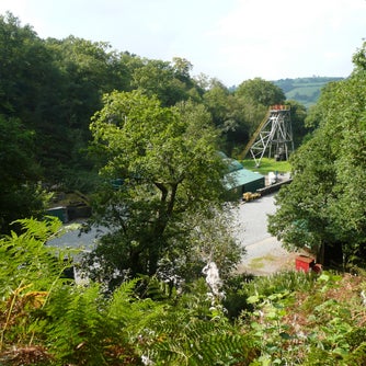 Edrych dros y Pwll Brig
